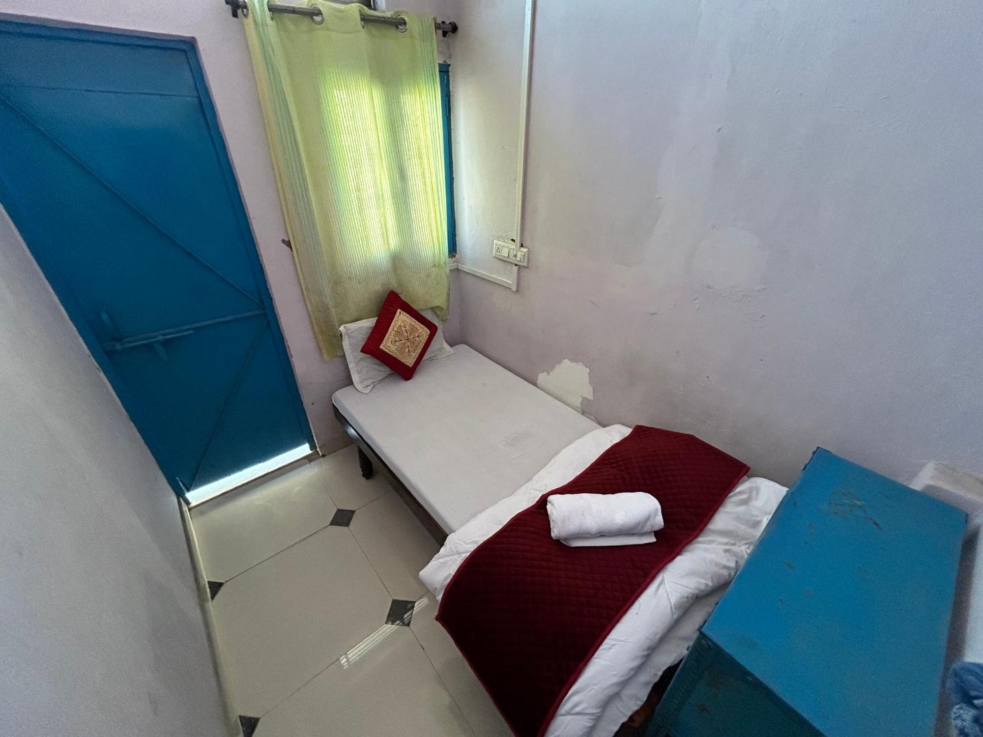 Ashish Guest House, Goverdhan Vilas ウダイプル エクステリア 写真